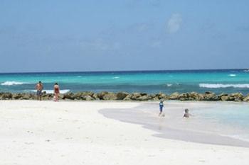 Southern Surf Beach Apartments Rockley Eksteriør bilde