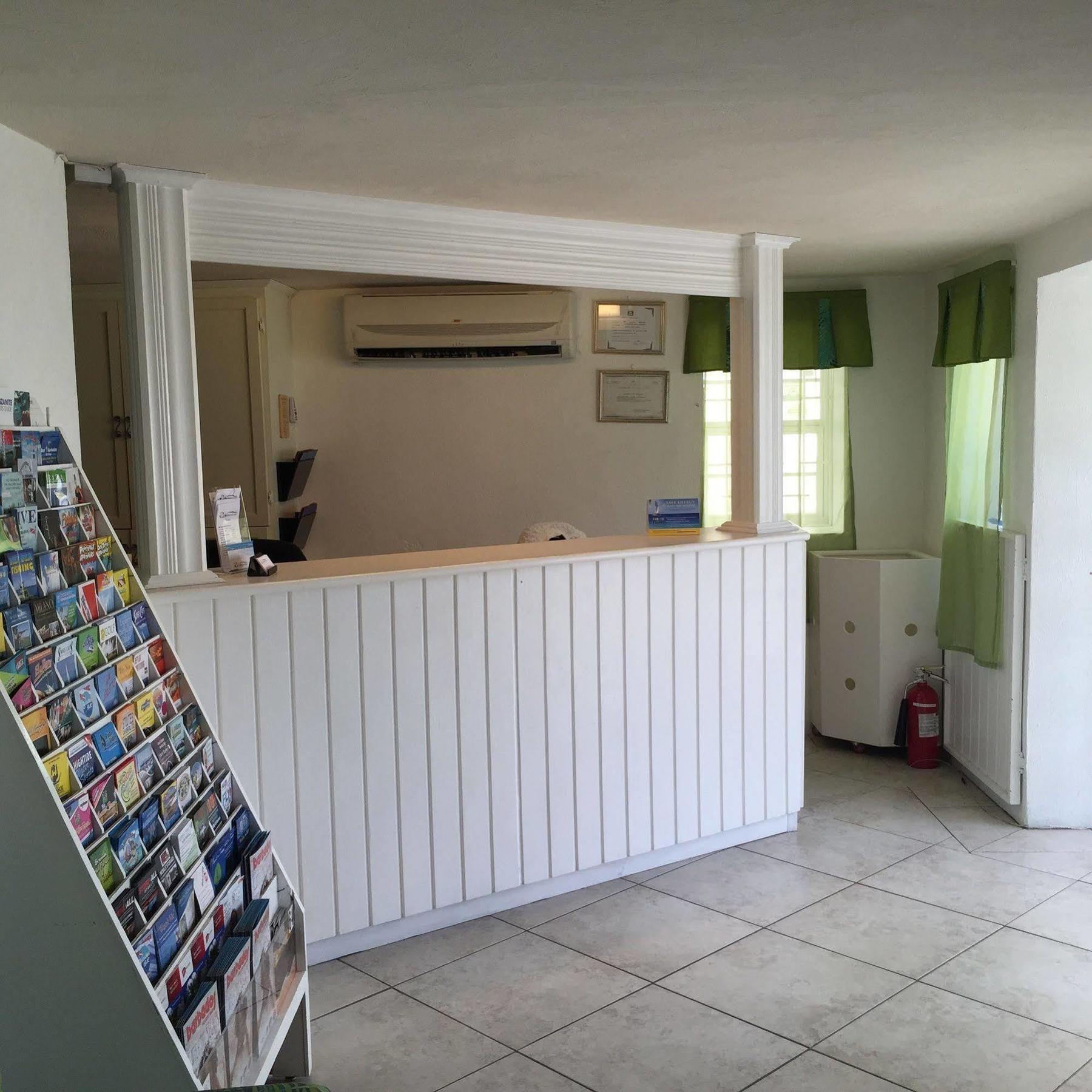Southern Surf Beach Apartments Rockley Eksteriør bilde