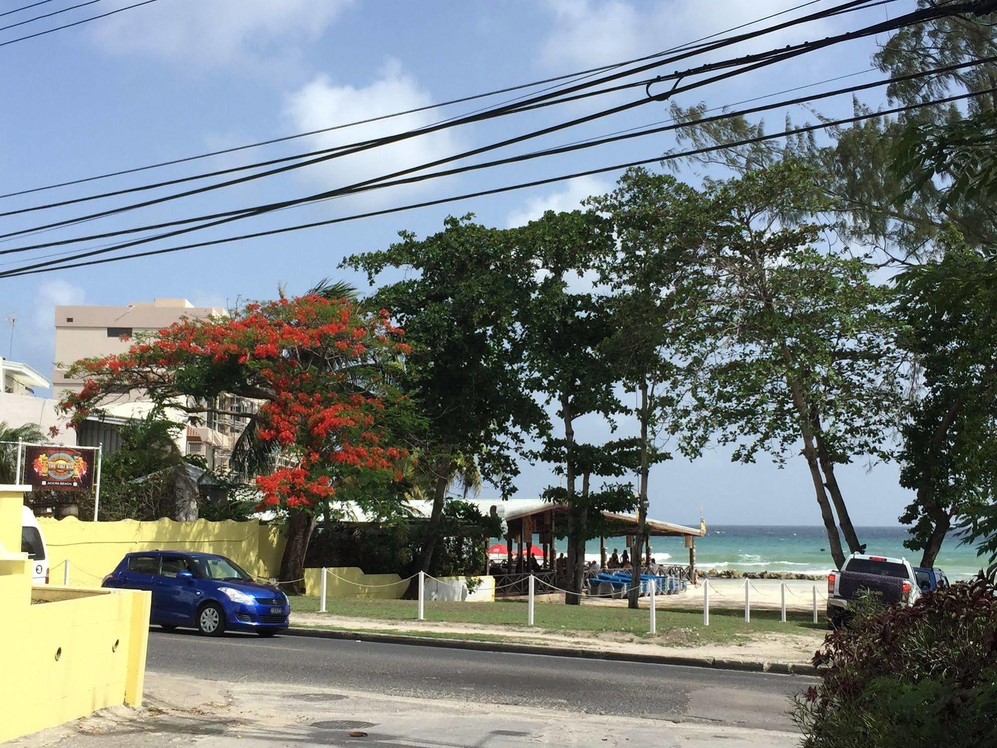 Southern Surf Beach Apartments Rockley Eksteriør bilde