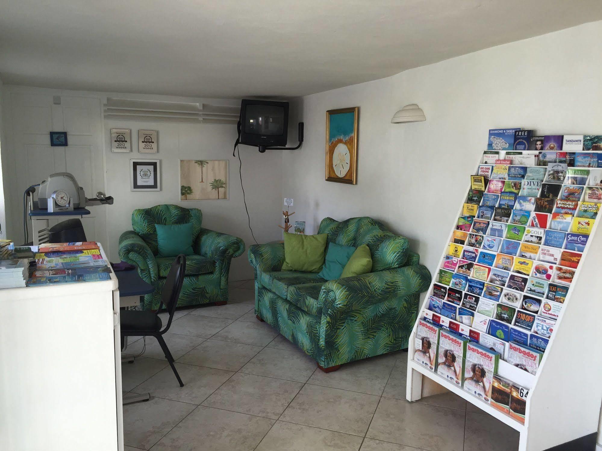 Southern Surf Beach Apartments Rockley Eksteriør bilde