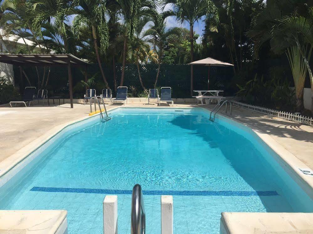Southern Surf Beach Apartments Rockley Eksteriør bilde